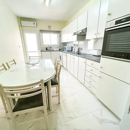 Samson Sea Breeze, 3bed Sleeps 6, Free Wifi Лимасол